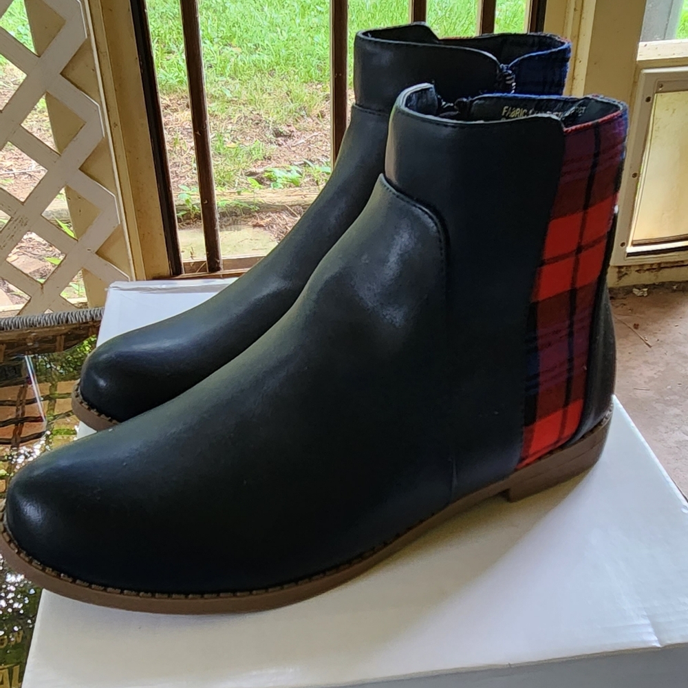 Classique black leather like with red & blue plaid flannel insert boo… - Picture 3 of 8